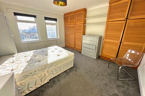 1 bedroom in a house share to rent - St Michaels Lane, Headingley, Leeds, LS6