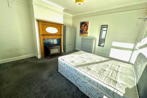 1 bedroom in a house share to rent - St Michaels Lane, Headingley, Leeds, LS6