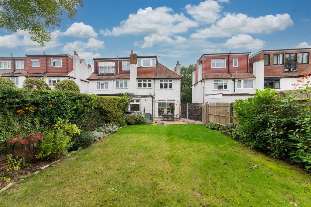 Holders Hill Gardens, London 4 bed semidetached house £3,000 pcm (£