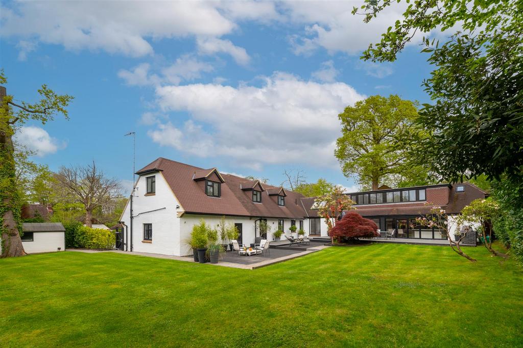 Mount Close, Crawley 4 bed detached house for sale £1,300,000