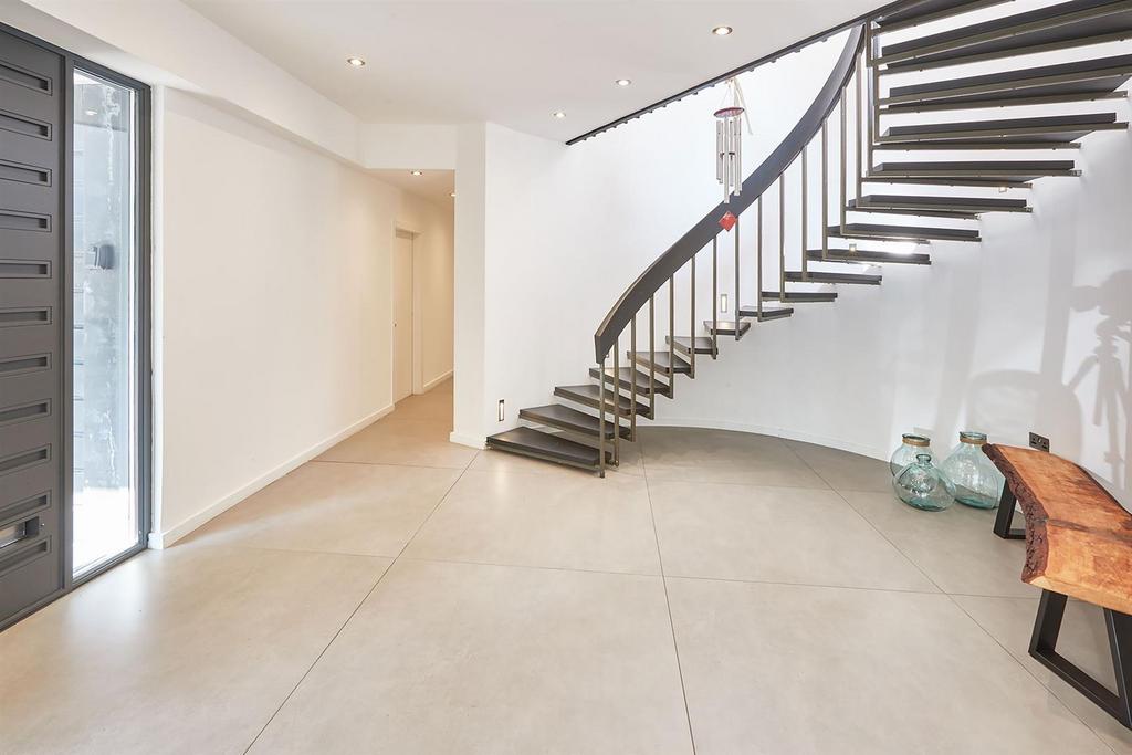 Great Ayton TS9 8 bed detached house to rent £5,500 pcm (£1,269 pw)