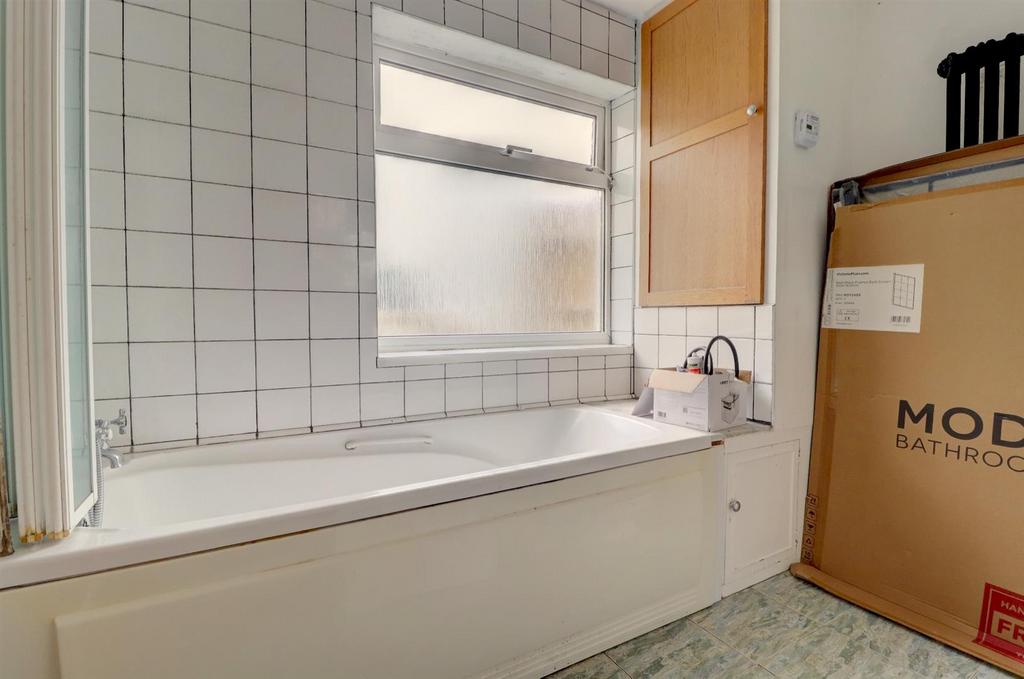 Bathroom .1.jpg