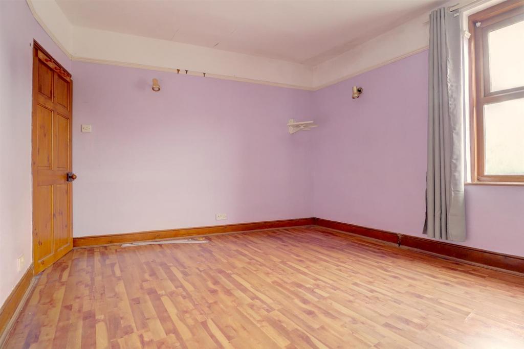 Bedroom 1.2.jpg