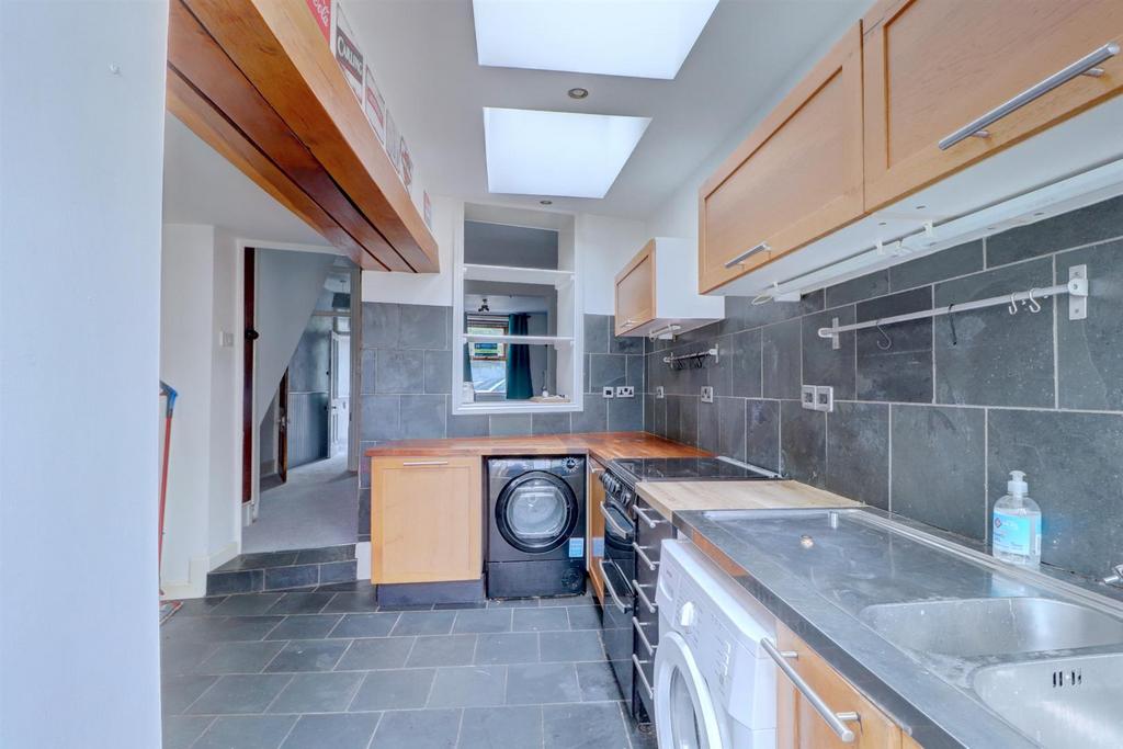 Kitchen .1.jpg