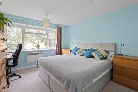 7 The Dell, Brentford, TW8 8DY