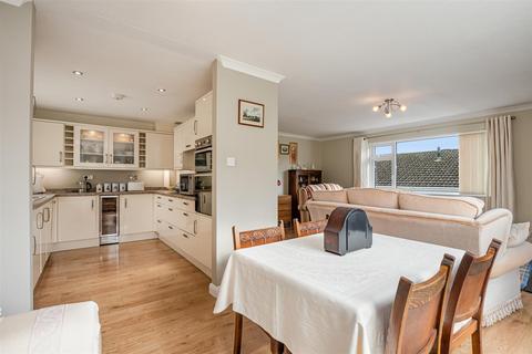 97 Broadpark Road, Torquay, TQ2 6UU