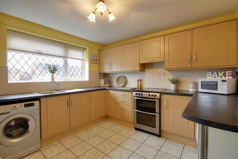 3 bedroom semi-detached house for sale - The Ridings, Hull