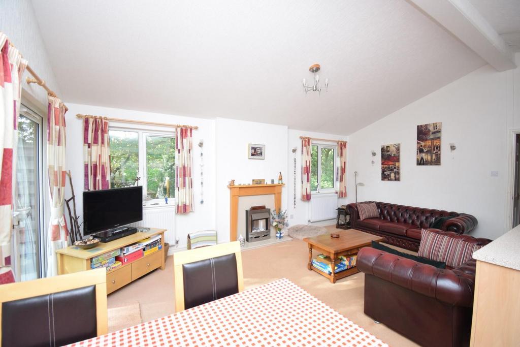 Living room 1.JPG