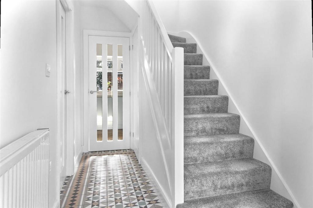 Bullwell Crescent, Cheshunt 3 bed semidetached house for sale £485,000