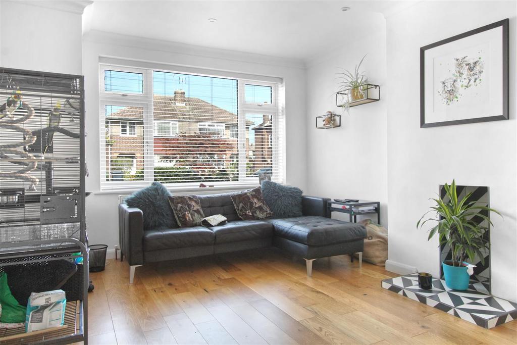 Bullwell Crescent, Cheshunt 3 bed semidetached house for sale £485,000