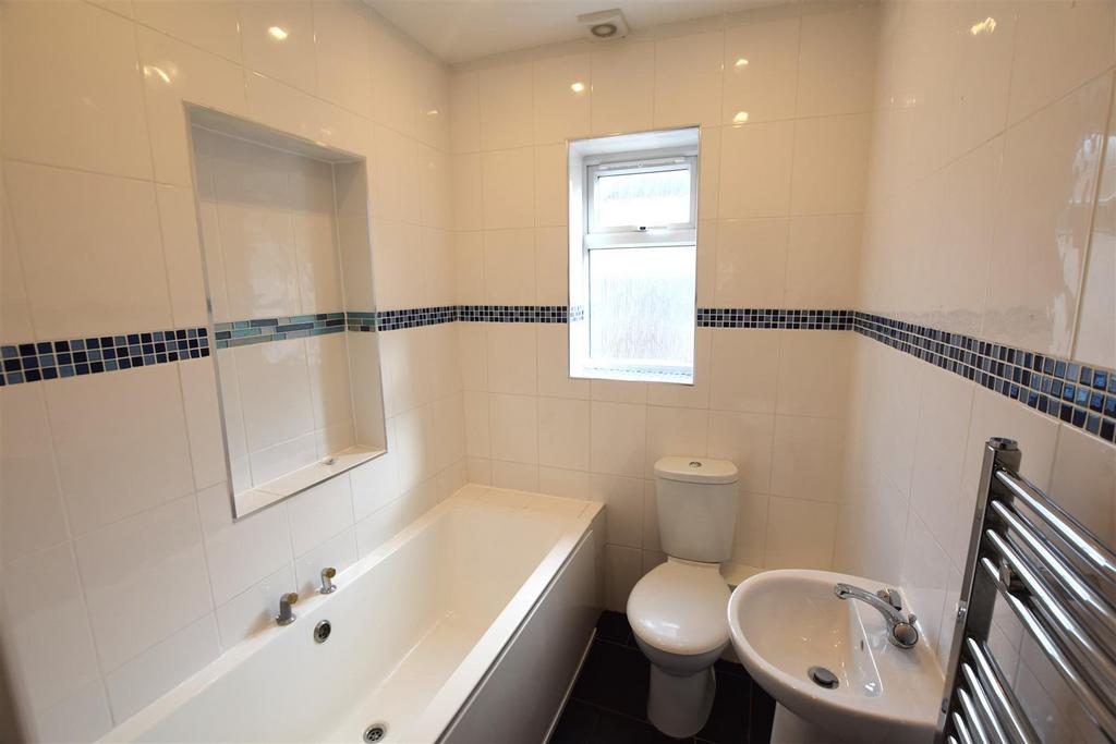 42 Bedwardine Road   bathroom (brochure).JPG