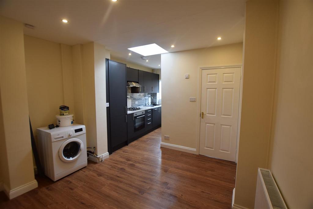 42 Bedwardine Road   dining area to kitchen 2.JPG