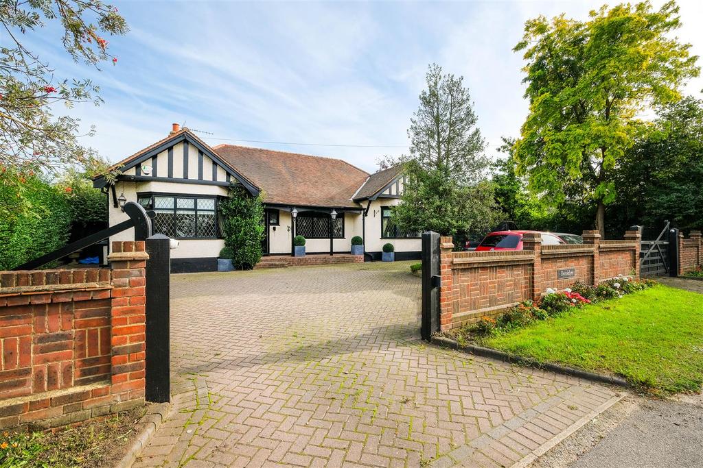 Sewardstone Road, Sewardstone 2 bed detached bungalow for sale £900,000