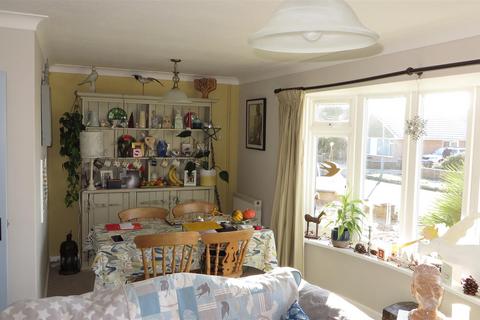 19 Bishops Close, Seaford, BN25 2NW