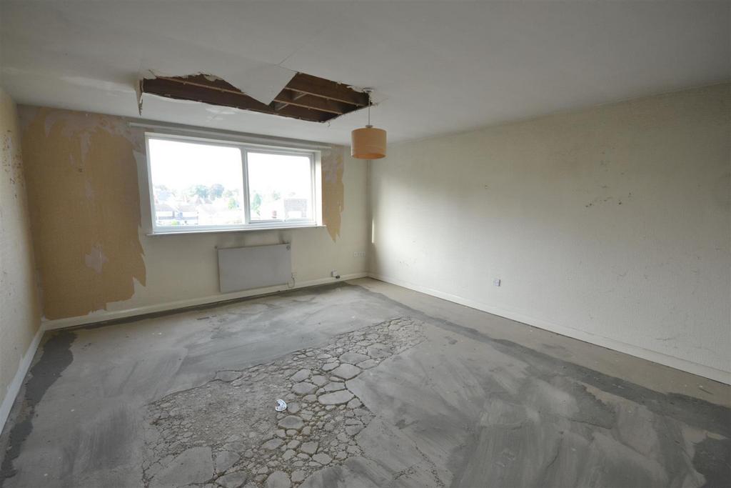 Spacious living room