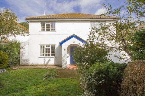 4 Meadow Way, Seaford, BN25 4QT