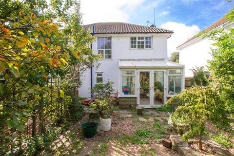 4 Meadow Way, Seaford, BN25 4QT