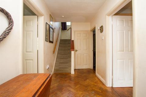 4 Meadow Way, Seaford, BN25 4QT