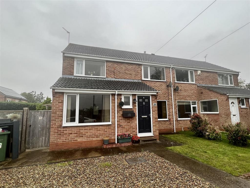 Old Mill Close, Market Weighton, York 3 bed semidetached house £950