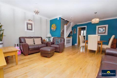 5 bedroom townhouse for sale, Anguilla Close, Eastbourne