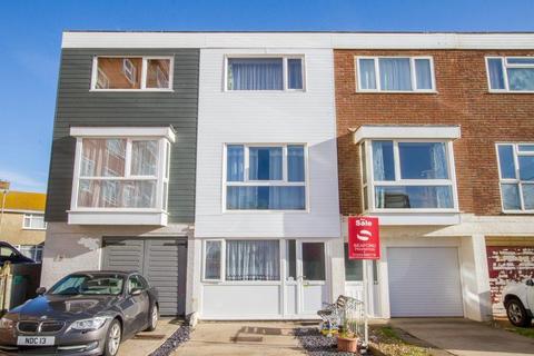 3 bedroom townhouse for sale, Dane Close, Seaford BN25