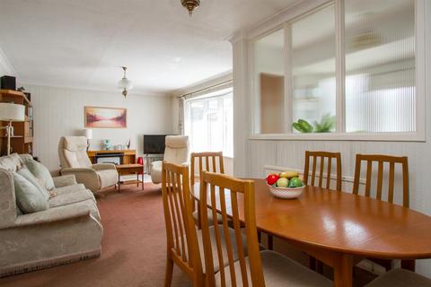 59 Princess Drive, Seaford, BN25 2TT
