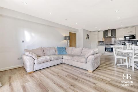 2 bedroom flat for sale, Yellowpine Way, Chigwell