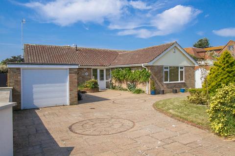 3 bedroom detached bungalow for sale - Carlton Road, Seaford BN25