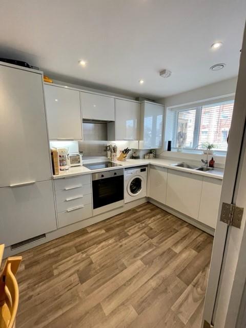Kitchen (1).jpg
