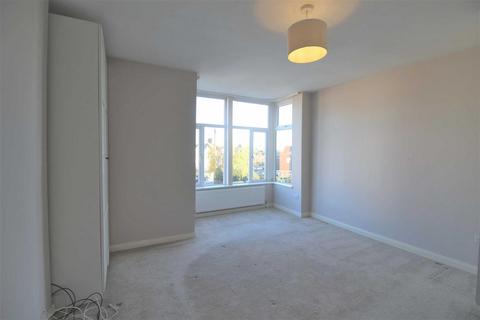 2 bedroom flat to rent, Wavertree Road, South Woodford