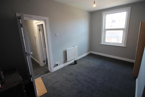 6 bedroom house to rent, Royal Park Avenue, Hyde Park, Leeds