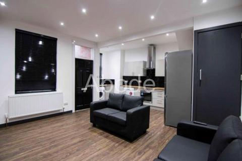 4 bedroom house to rent, Royal Park Terrace, Hyde Park, Leeds