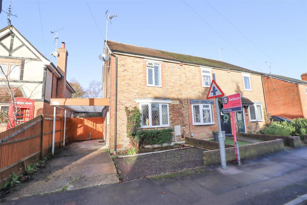 Connaught Road, Fleet GU51 3 bed end of terrace house for sale £400,000