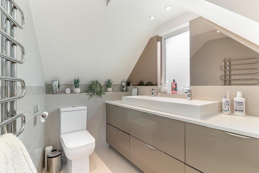 Master Bedroom Ensuite - A.jpg