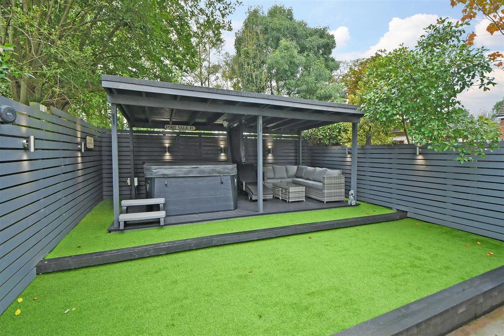 Millstream Close, Cheadle 4 bed detached house for sale £339,950
