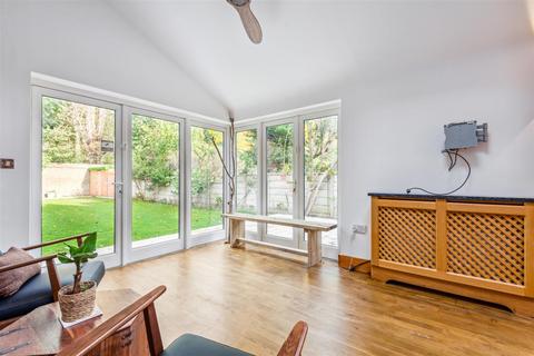 4 bedroom semi-detached house to rent - Staveley Road, London, W4