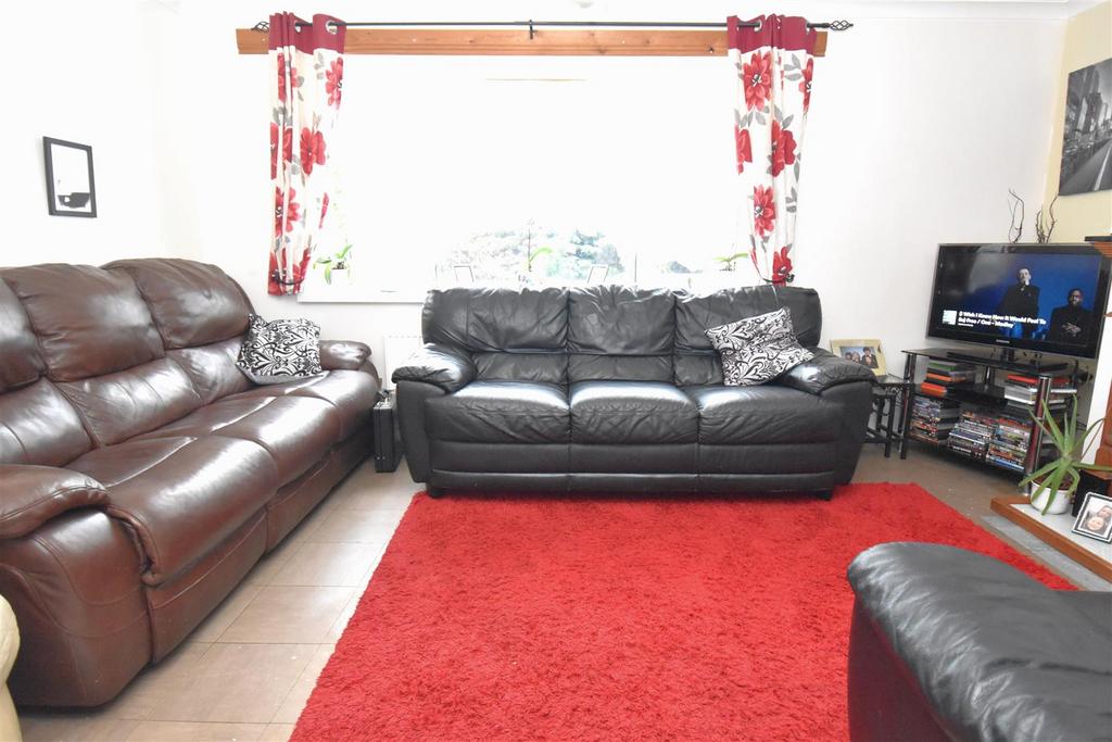 Rochford Garden Way, Rochford 2 bed apartment for sale £165,000
