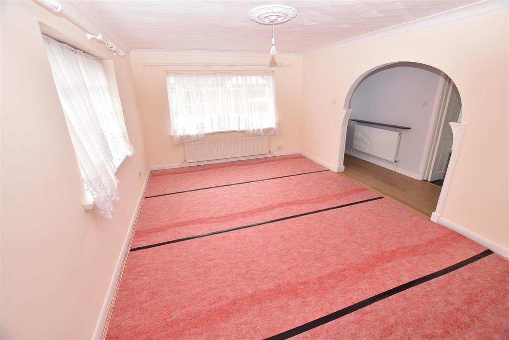 Tilburg Road, Canvey Island SS8 3 bed chalet for sale £350,000