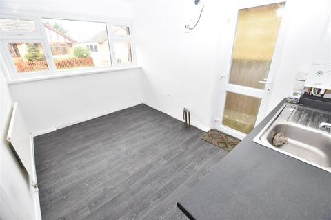 3 bedroom chalet for sale, Tilburg Road, Canvey Island SS8