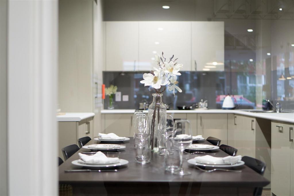 Dinner Party Room