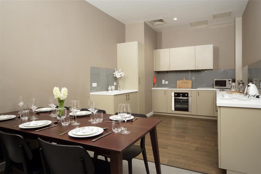 Dinner Party Room