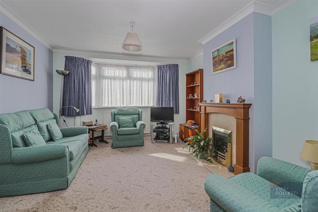 Graham Avenue, Broxbourne 5 bed semidetached house for sale £685,000