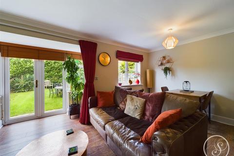 8 Cherry Grove, Leeds, LS6 2WA