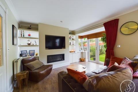 8 Cherry Grove, Leeds, LS6 2WA