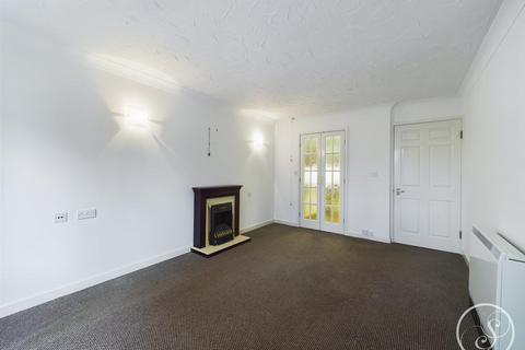 2 bedroom retirement property for sale, Nicholson Court, Fitzroy Drive, Leeds