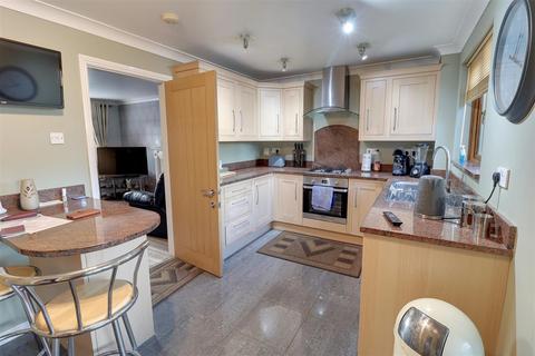 19 Berkeley Close, Hucclecote, Gloucester, GL3 3TG