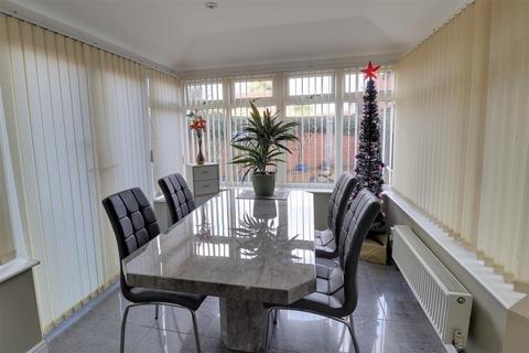19 Berkeley Close, Hucclecote, Gloucester, GL3 3TG