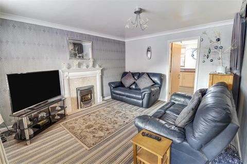 19 Berkeley Close, Hucclecote, Gloucester, GL3 3TG