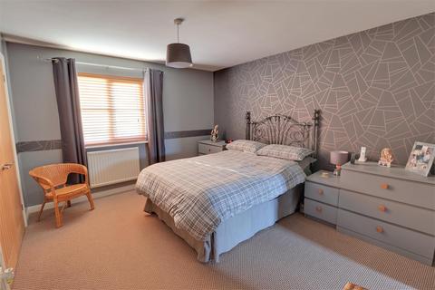 19 Berkeley Close, Hucclecote, Gloucester, GL3 3TG