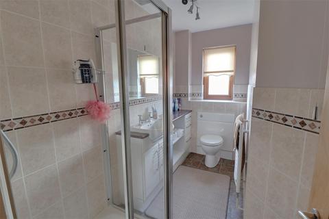 19 Berkeley Close, Hucclecote, Gloucester, GL3 3TG